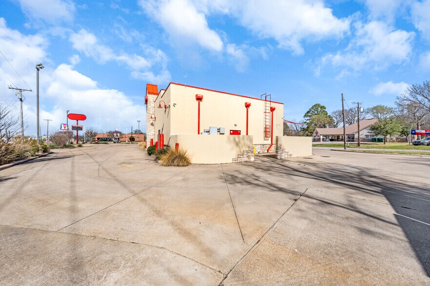 More Photos Of 1014 W Moore Ave, Terrell Restaurant For Sale