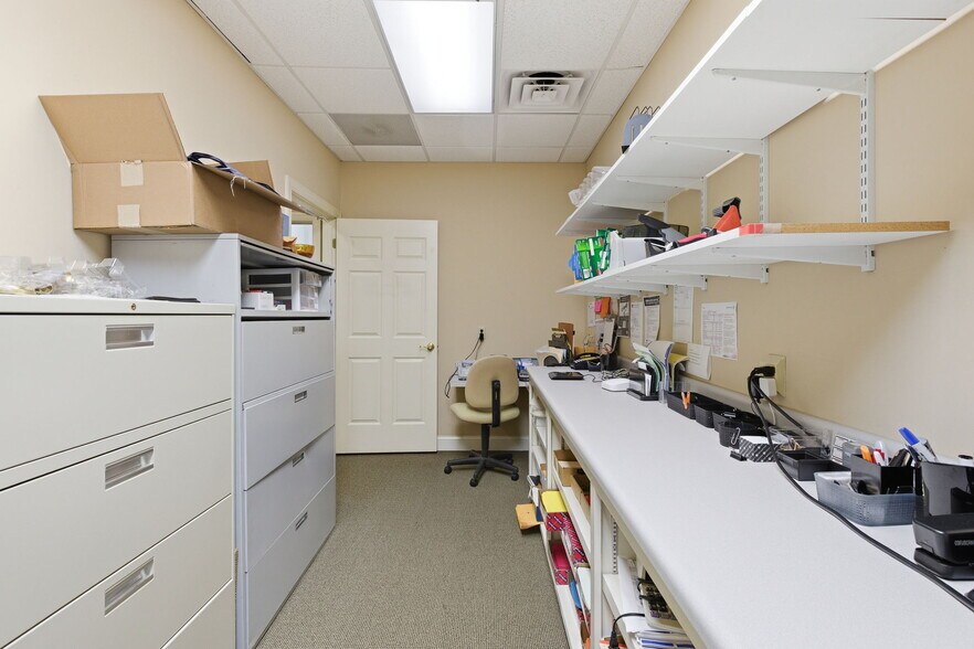 More Photos Of 70 N Main St, Hilton Head Island Office For Sale