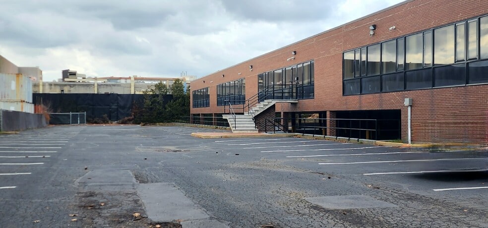 More Photos Of 1 Michael Ave, Farmingdale Office For Lease