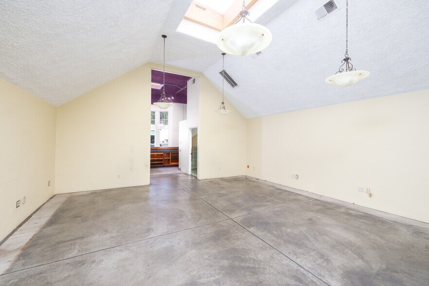 More Photos Of 132-134 Matheson St, Healdsburg Storefront For Sale