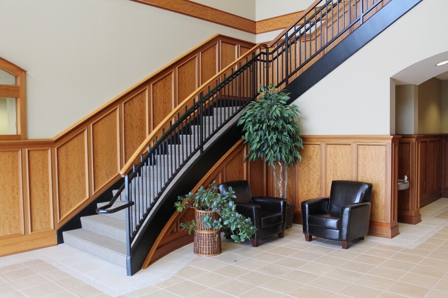 More Photos Of 3300 Eagle Run Dr NE, Grand Rapids Medical For Lease