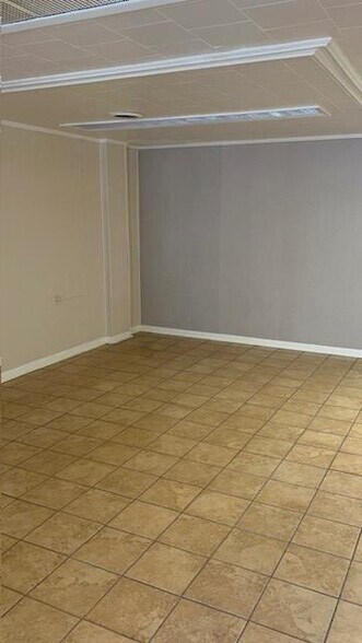 More Photos Of 120 E College Ave, Ashburn General Retail For Sale