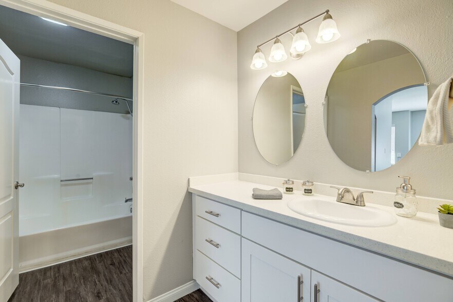 More Photos Of 1318 N Mansfield Ave, Los Angeles Apartments For Sale