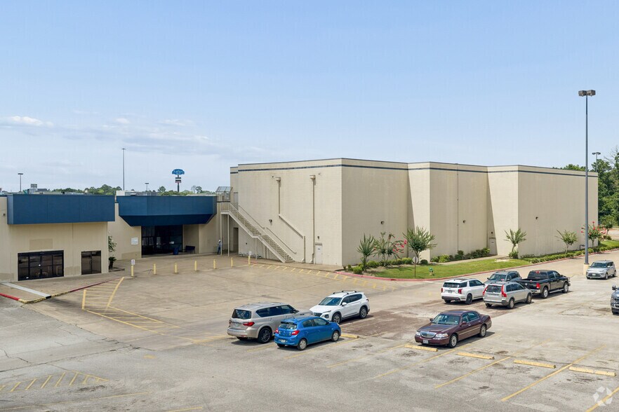 More Photos Of 4600 S Medford Dr, Lufkin General Retail For Sale