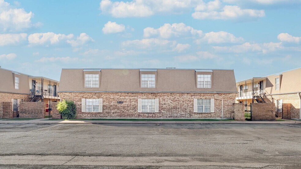 More Photos Of 749 E North 10th St, Abilene Apartments For Sale