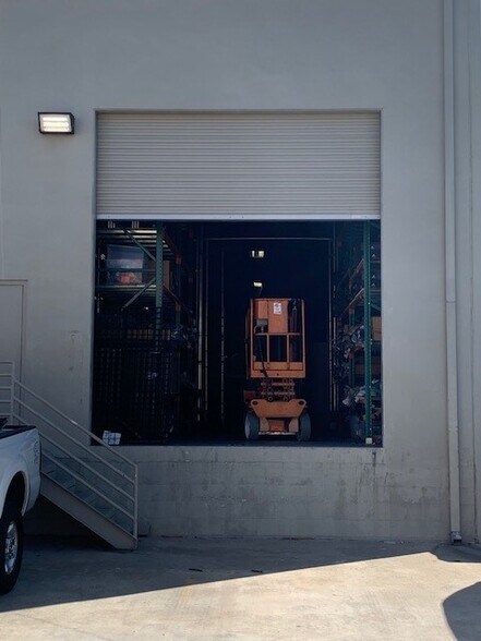 More Photos Of 165 Denny Way, El Cajon Showroom For Lease