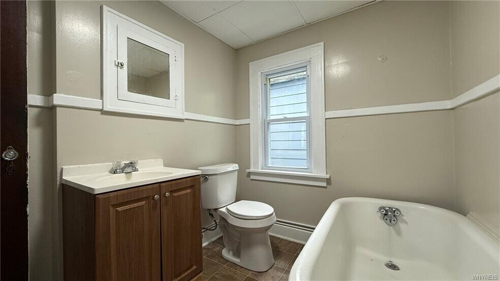 More Photos Of 1890 Linwood Ave, Niagara Falls Apartments For Sale