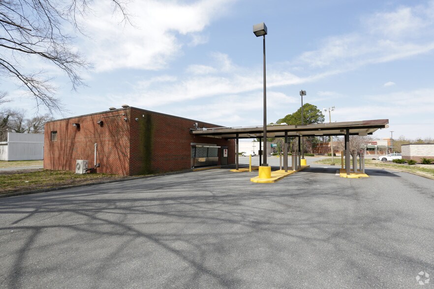 More Photos Of 1161 N George Washington Hwy N, Chesapeake Bank For Sale