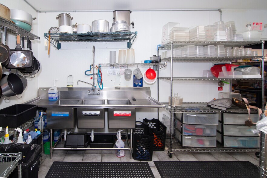 More Photos Of 407 W Main St, Marlow Restaurant For Sale