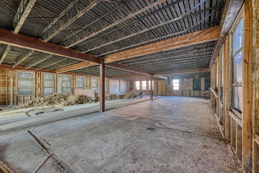 More Photos Of 237-245 Broad St, Kingsport Storefront For Sale