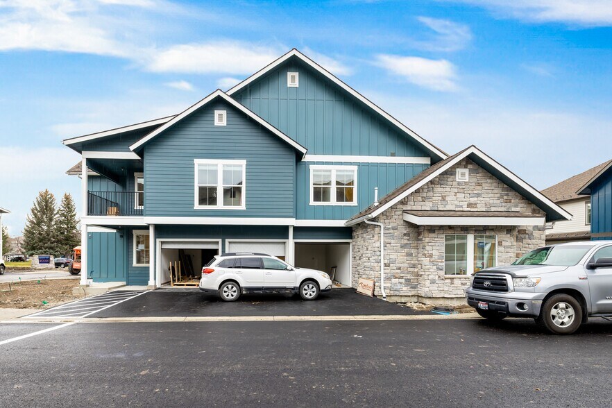 More Photos Of 2020 Wimbledon Ct, Hailey Specialty For Sale