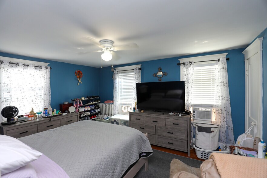 More Photos Of 98-100 Foxhall Ave, Kingston Storefront Retail Residential For Sale