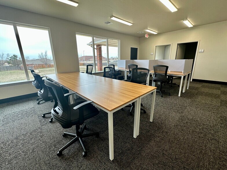 More Photos Of 301 S Sara Rd, Mustang Coworking Space