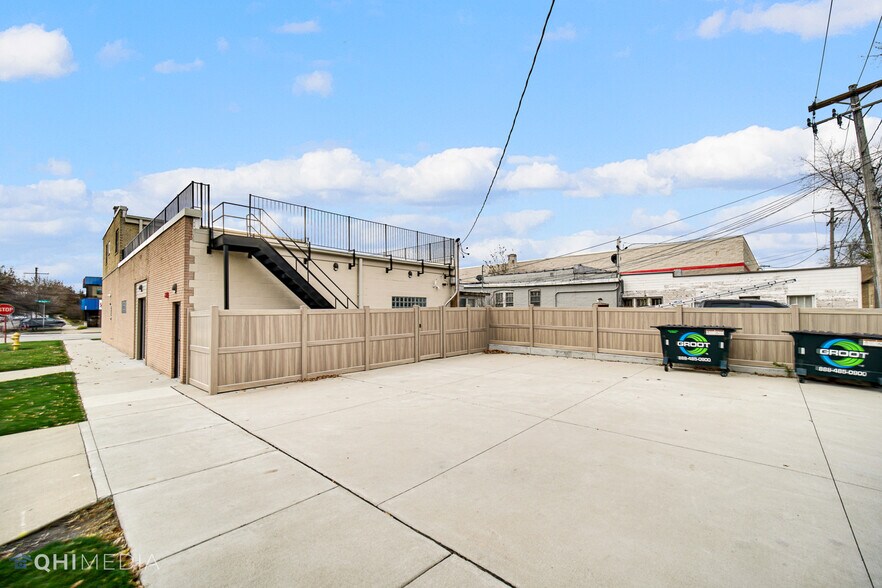 More Photos Of 9300 W Ogden Ave, Brookfield Office For Sale