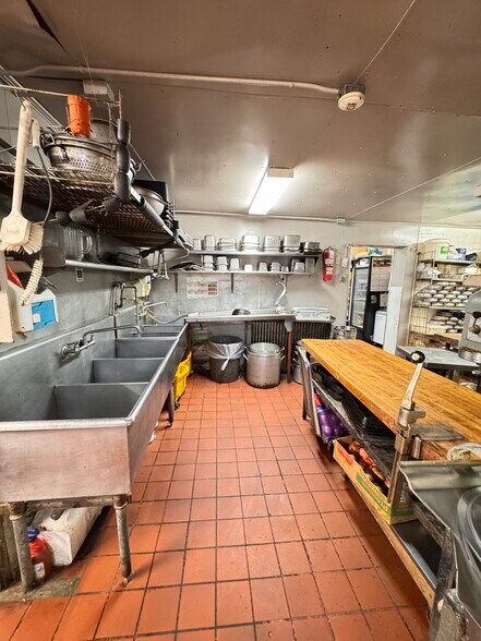 More Photos Of 572 2nd Ave, Troy Restaurant For Sale