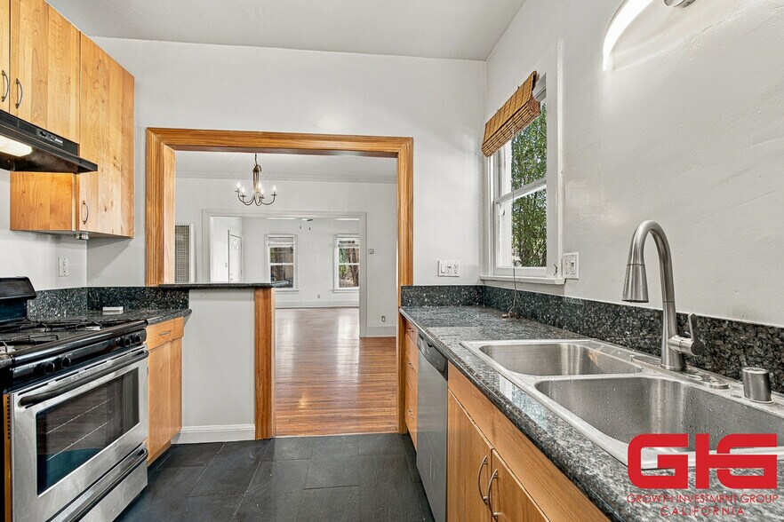 More Photos Of 846 N Harvard Blvd, Los Angeles Apartments For Sale