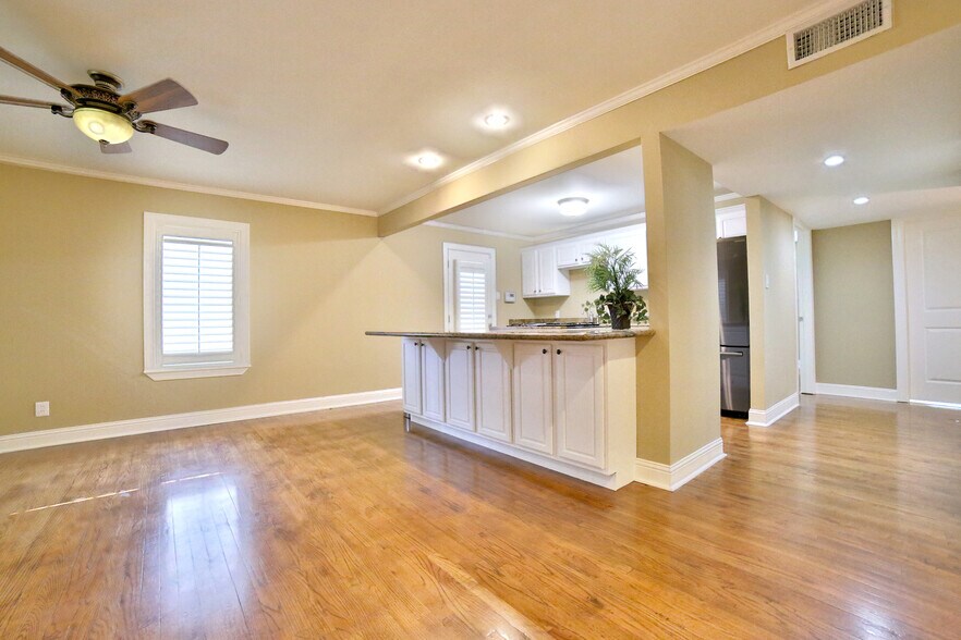 More Photos Of 2625 Peckham St, Houston Office Residential For Lease