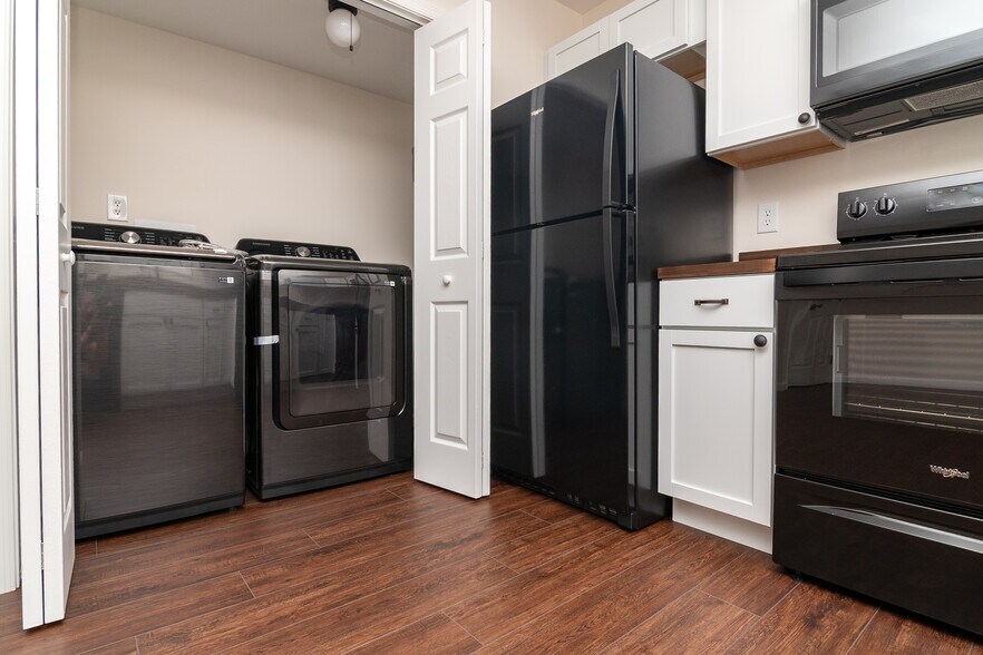 More Photos Of 105 E Adams St, Georgetown Apartments For Sale