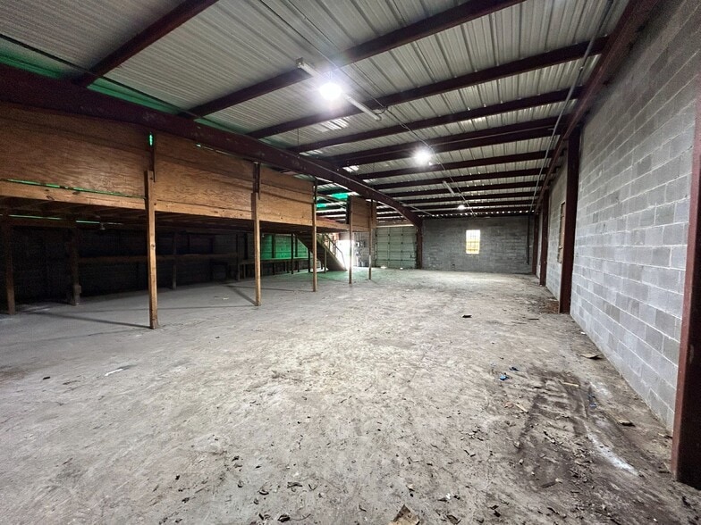 More Photos Of 8019 Richards St, Houston Warehouse For Sale