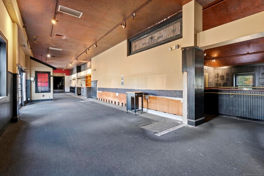 More Photos Of 24 W Main St, Avon Restaurant For Lease