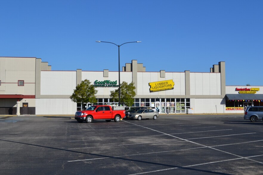 More Photos Of 2300-2332 W Mercury Blvd, Hampton Unknown For Lease