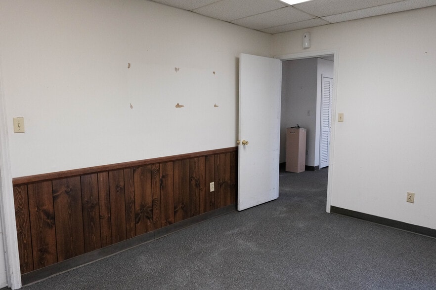 More Photos Of 190-192 Metro Dr, Spartanburg Flex For Sale