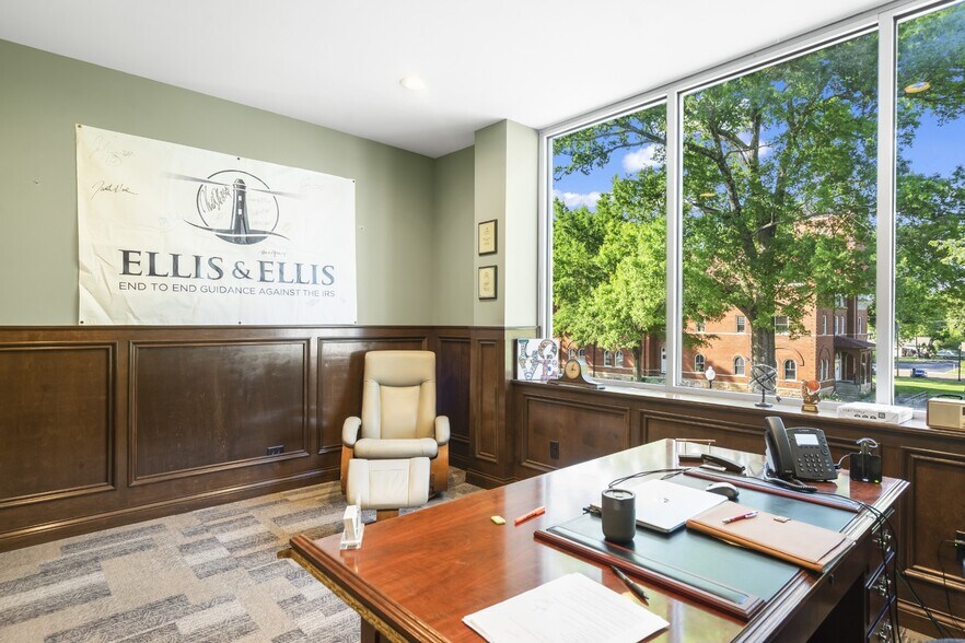 More Photos Of 1441 N Market St, Dayton Office For Sale