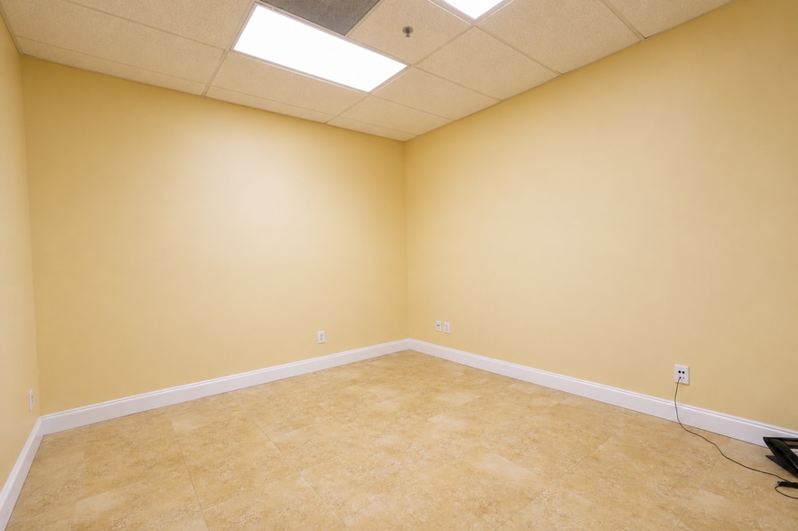 More Photos Of 20841 Johnson St, Pembroke Pines Warehouse For Lease