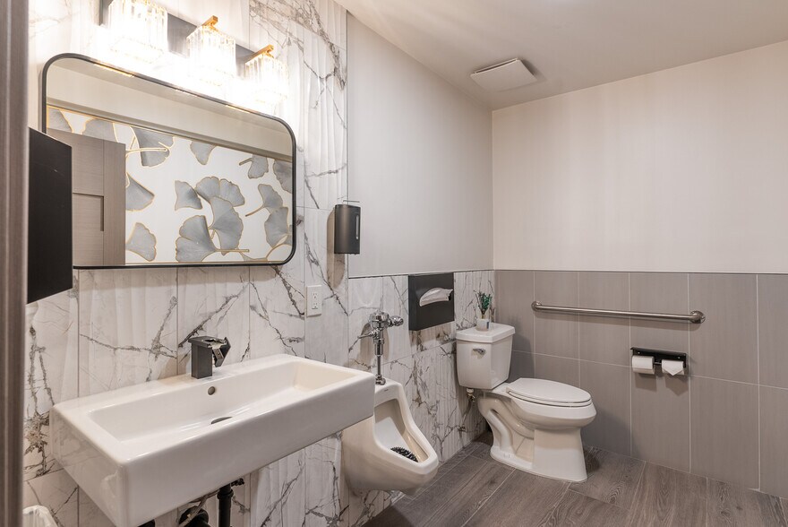 More Photos Of 810 S Casino Center Blvd, Las Vegas Office For Lease