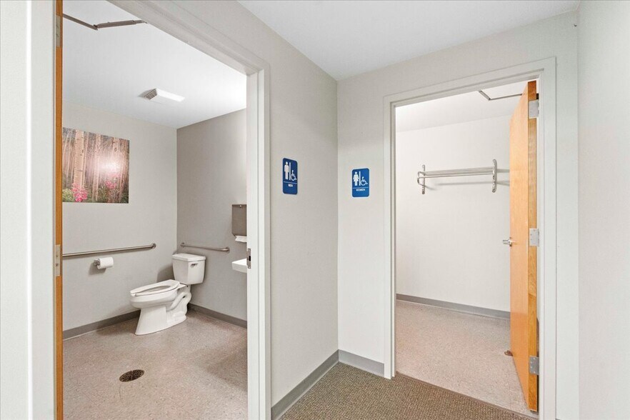 More Photos Of 1225 Greenway Cross, Madison Flex For Sale