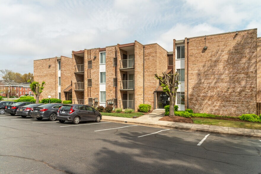 More Photos Of 300-302 W Glebe Rd, Alexandria Apartments For Sale