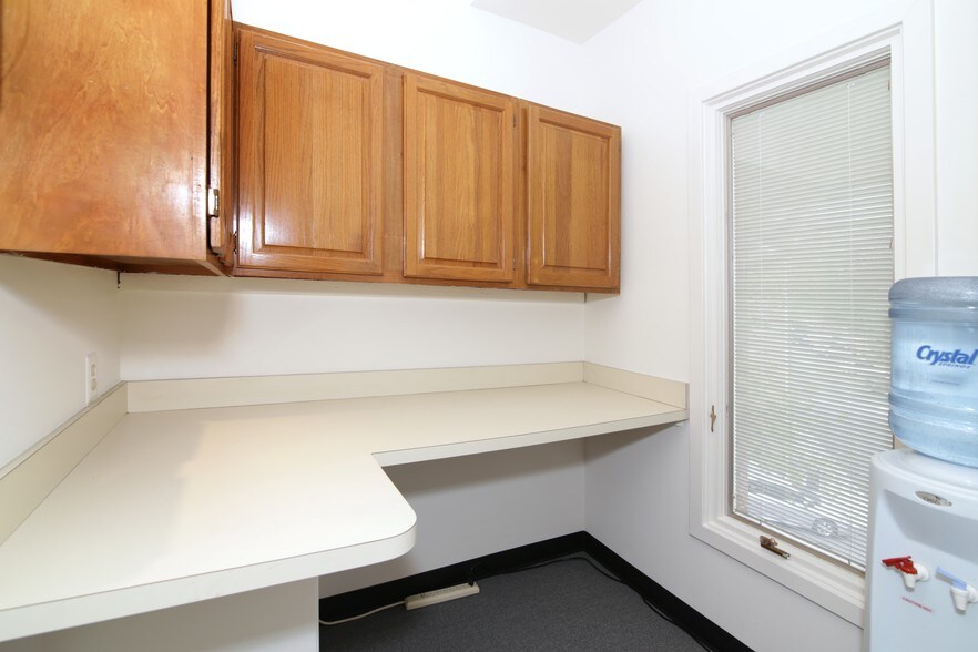 More Photos Of 9300-9306 Old Keene Mill Rd, Burke Loft Creative Space For Lease