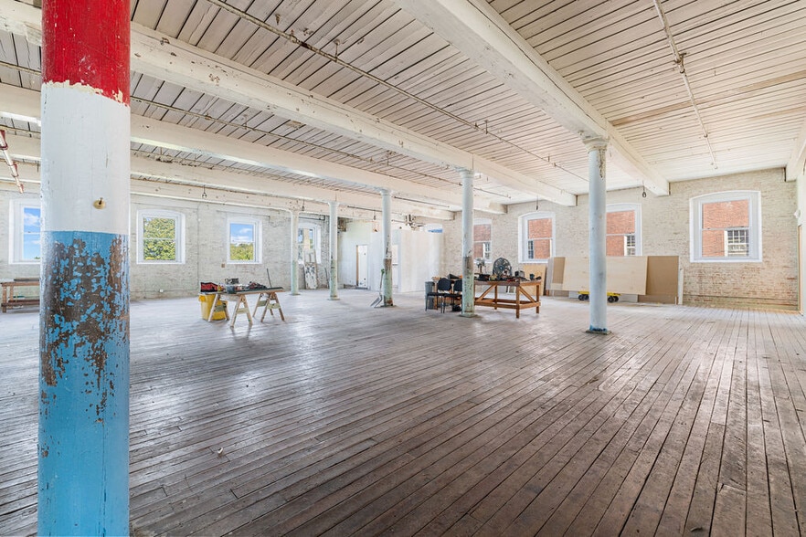 More Photos Of 28 Anawan St, Fall River Manufacturing For Sale