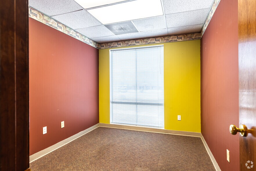 More Photos Of 3737 S Elizabeth St, Independence Office For Lease