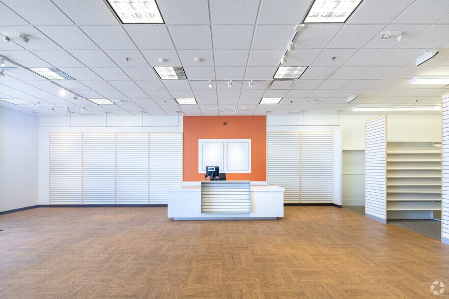 More Photos Of 260 E Rollins Rd, Round Lake Beach Unknown For Lease