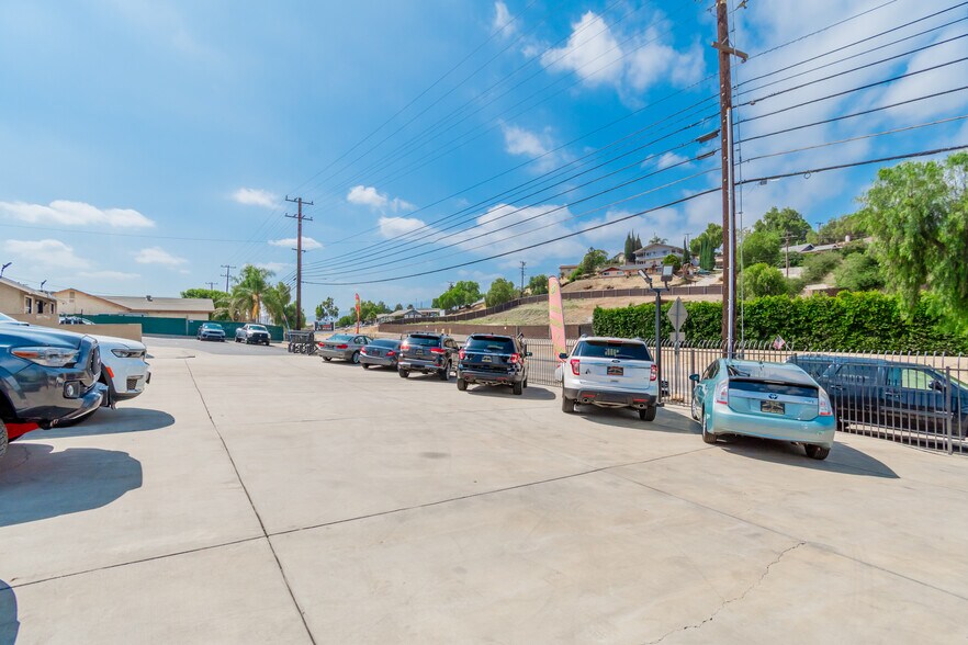 More Photos Of 19700 Temescal Canyon Rd, Corona Freestanding For Lease