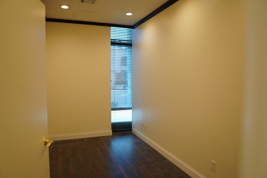 More Photos Of 227 W Valley Blvd, San Gabriel Unknown For Lease