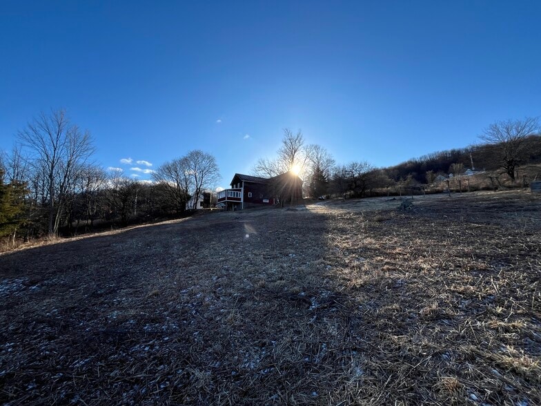 More Photos Of 156 Mount Zion Rd, Marlboro Flex For Sale