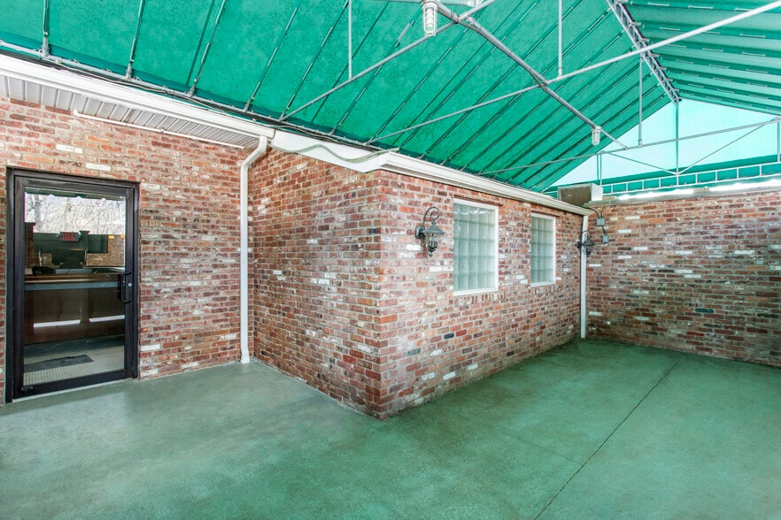 More Photos Of 62375 Rt-25, Southold Restaurant For Sale