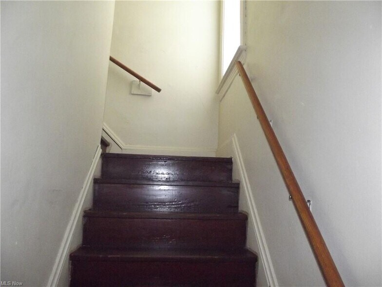 More Photos Of 17051 Libby Rd, Maple Heights Storefront Retail Residential For Lease