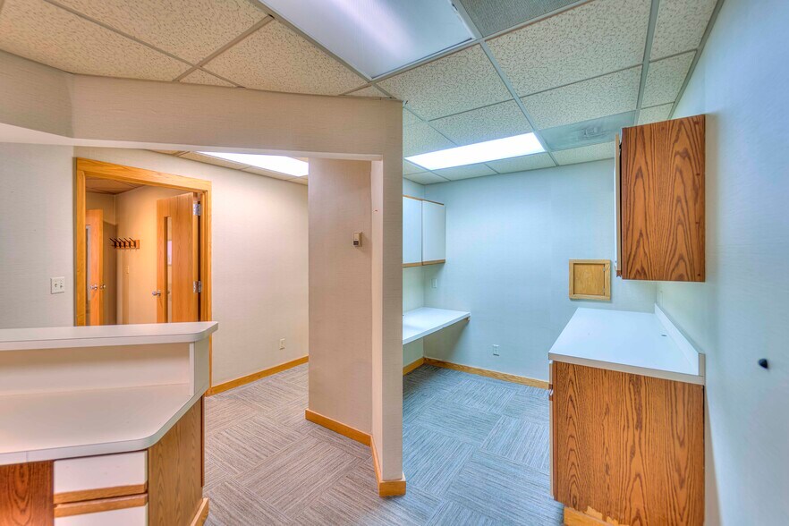 More Photos Of 900 E Michigan Ave, Jackson Office For Lease