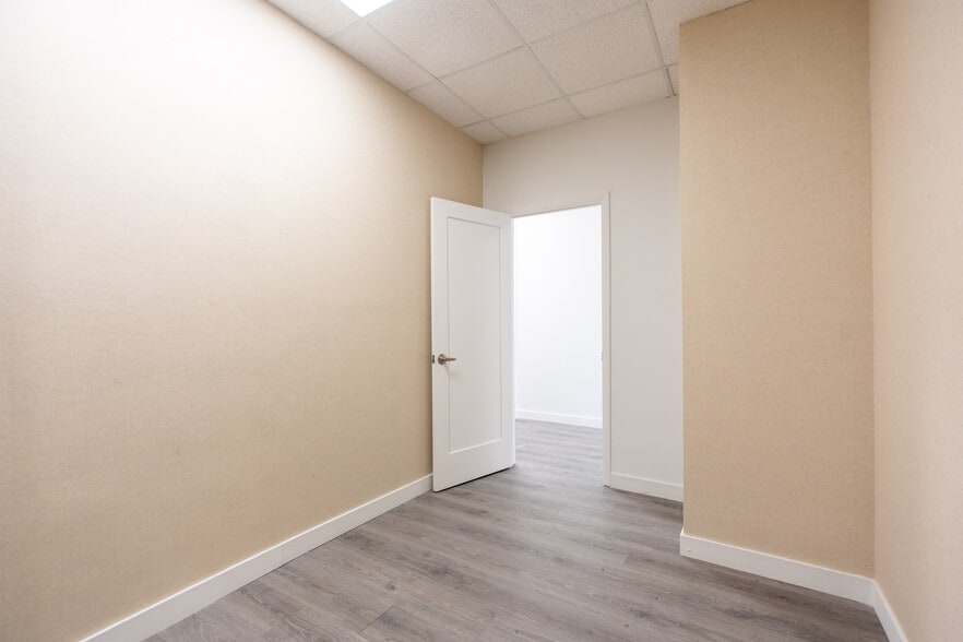 More Photos Of 7506-7560 NW 70th St, Miami Unknown For Lease