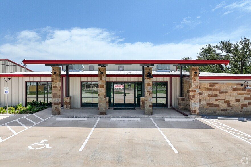 More Photos Of 1301 Weatherford Hwy, Granbury Warehouse For Sale