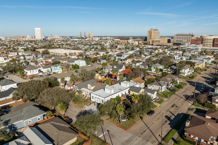 More Photos Of 808 Sealy ave, Galveston Apartments For Sale