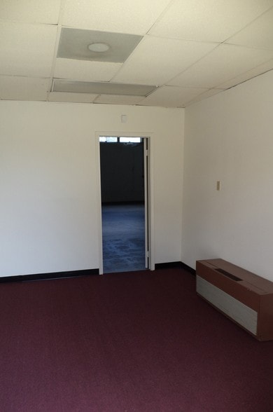 More Photos Of 4544 Beech Rd, Temple Hills Warehouse For Lease