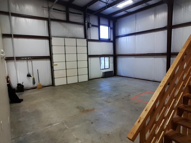 More Photos Of 1221 E 25th St, Lawrence Warehouse For Lease