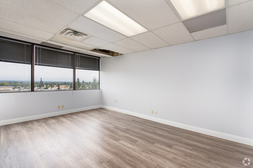 More Photos Of 18425 Burbank Blvd, Tarzana Office For Lease