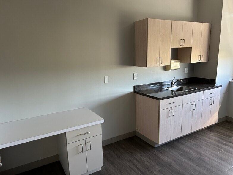 More Photos Of 9325 Upland Ln N, Maple Grove Medical For Lease