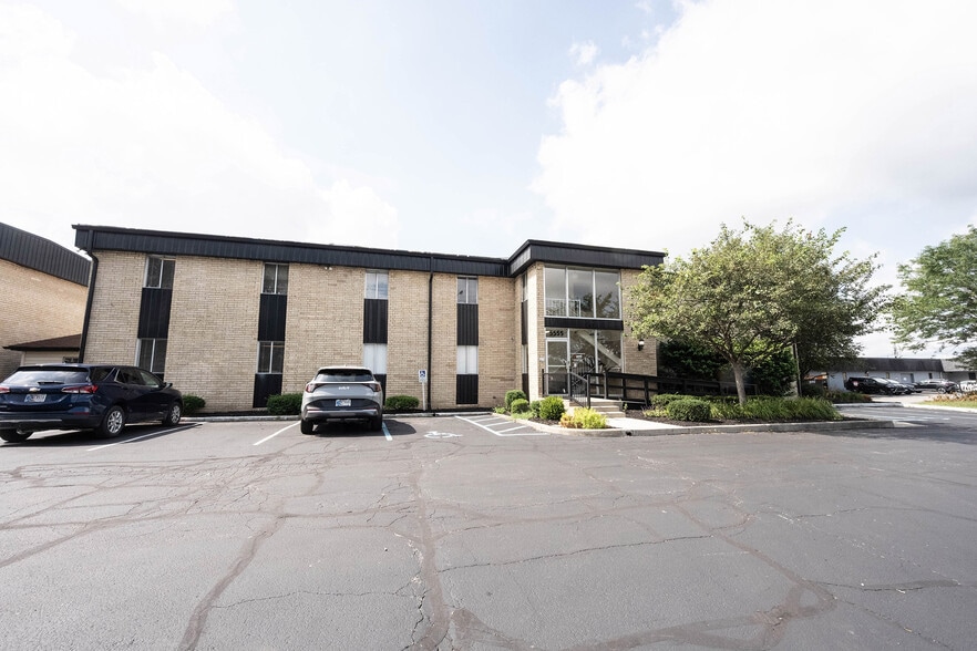 More Photos Of 5555 N Tacoma Ave, Indianapolis Office For Lease