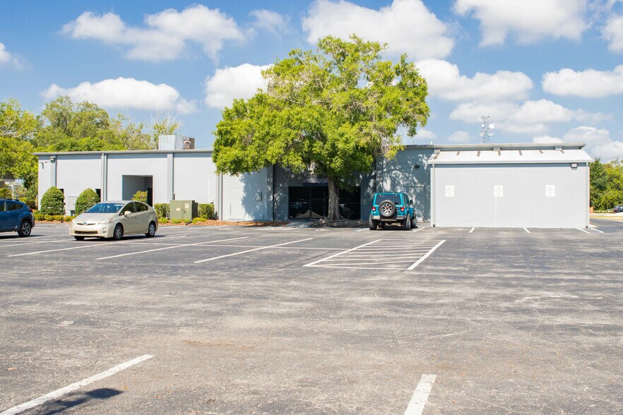 More Photos Of 9675 4th St N, Saint Petersburg Veterinarian Kennel For Lease